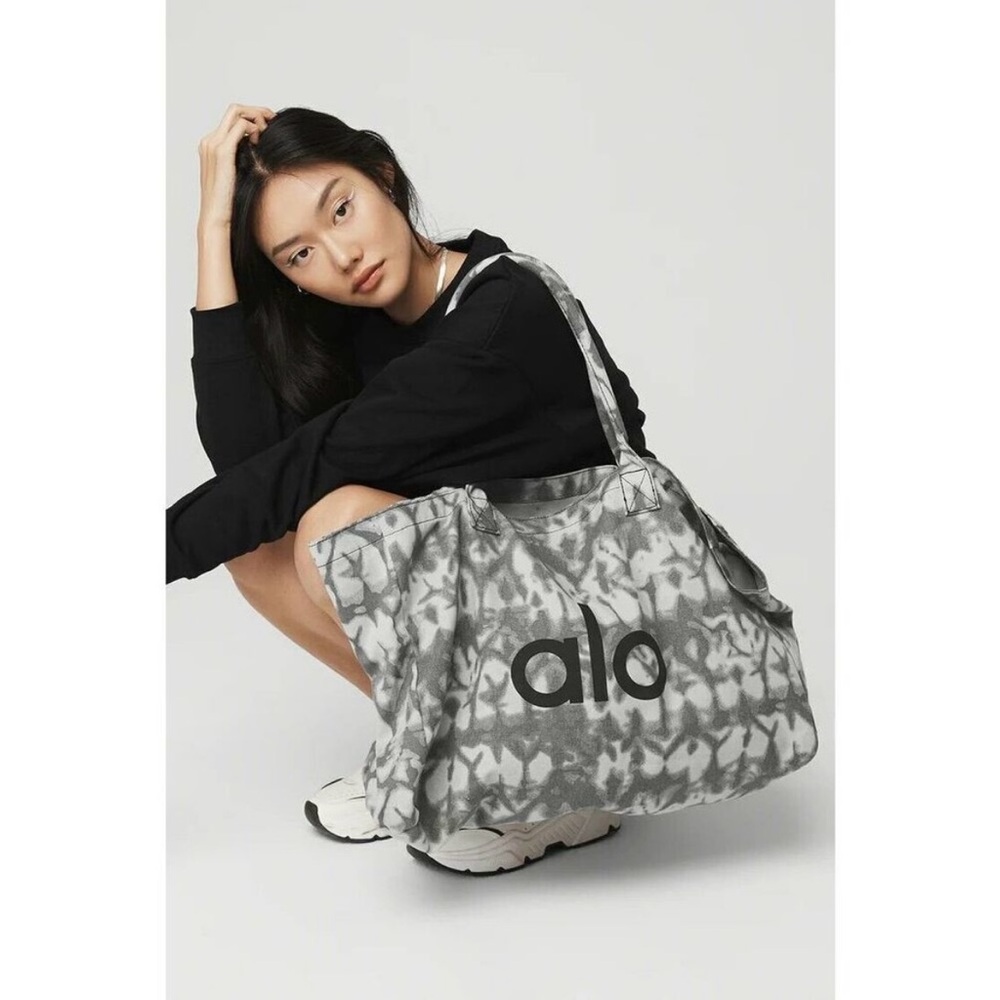 ALO Yoga Tie Dye Cloth Gym Shopping Tote Bag